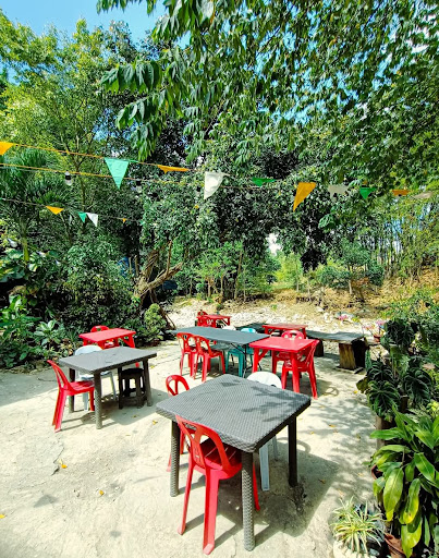 Streamside Café
