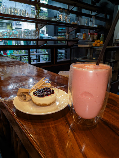 Peachy Cakes and Deli Cafe