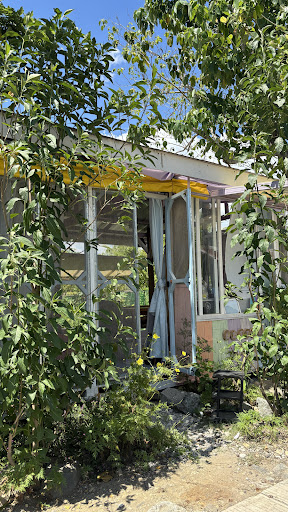 Little Hut: A Chill Place