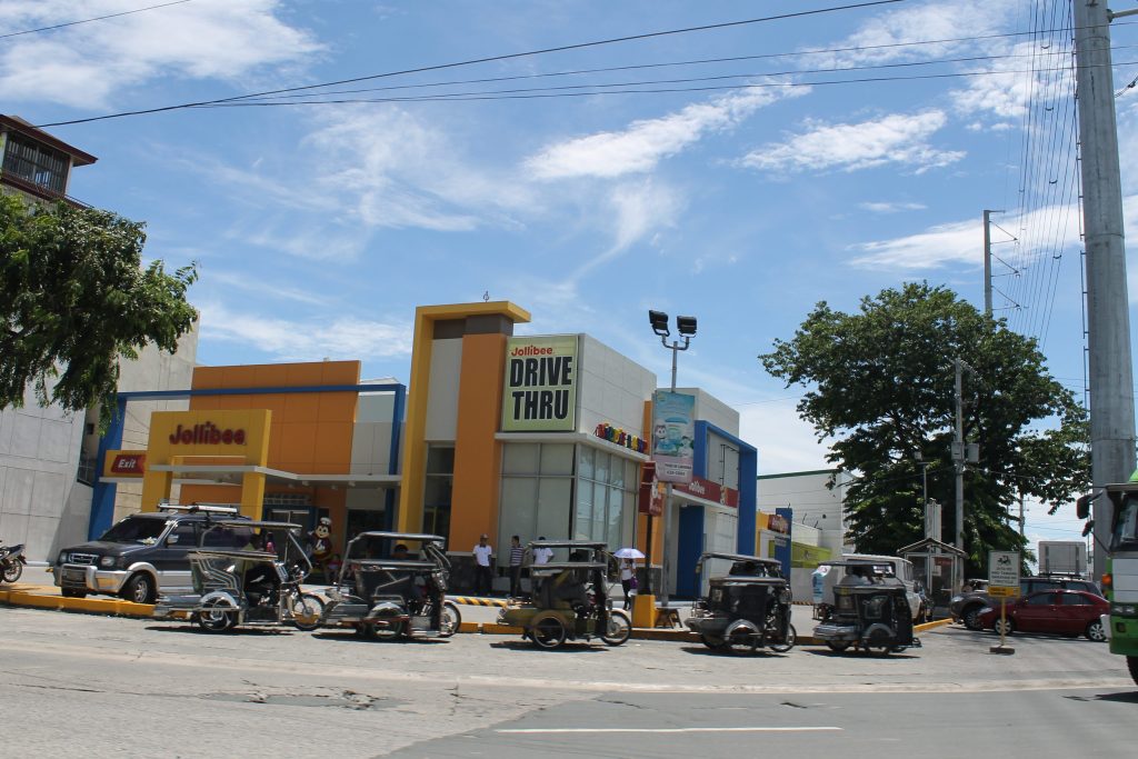 Jollibee - Paseo de Carmona 1 jollibee paseo de carmona